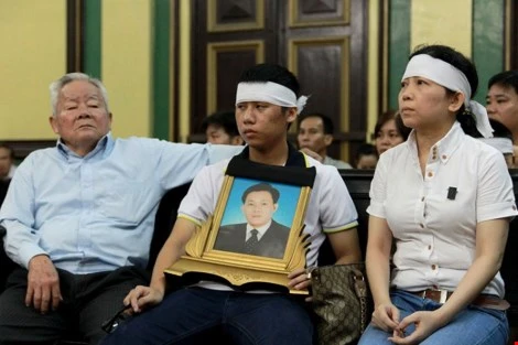 Bị đánh chết sau khi cãi CSGT: Gia đình đòi bồi thường 3,37 tỉ ảnh 2