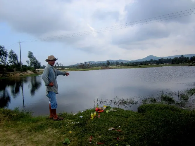 Bé gái rơi xuống hố khai thác quặng tử vong ảnh 1