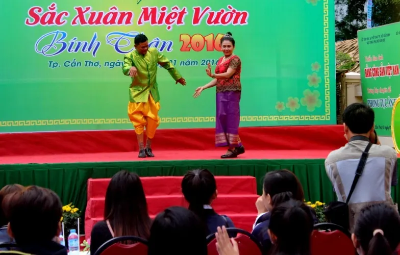 Rộn ràng khai hội ‘Sắc Xuân miệt vườn năm 2016’ ảnh 6