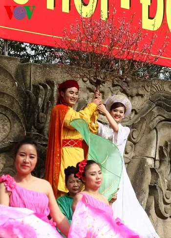 ngay xuan va trong tran quang trung hinh 4