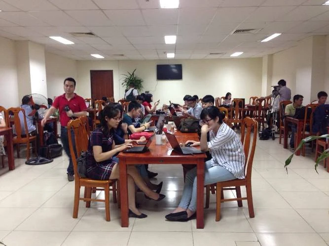 Cá chết bất thường, 150 nhà báo và cánh cửa đóng kín ảnh 4