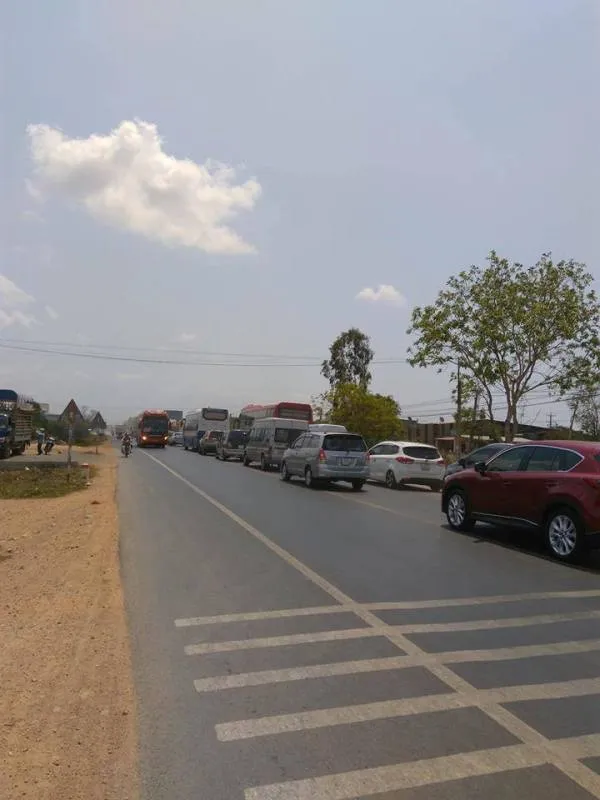 Bến xe Miền Tây kẹt từ trong ra ngoài ảnh 12