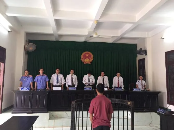 Người từng ba lần được tuyên vô tội lại ra tòa ảnh 1