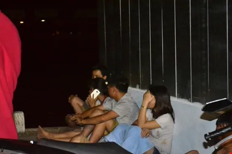 Ghi nhanh về vụ chìm tàu du lịch trên sông Hàn ảnh 4 Ghi nhanh về vụ chìm tàu du lịch trên sông Hàn ảnh 4