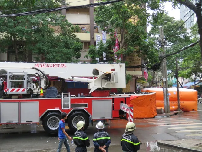 Huy động hơn 100 cán bộ tiến hành cưỡng chế nhà 75 Yersin ảnh 2 Huy động hơn 100 cán bộ tiến hành cưỡng chế nhà 75 Yersin ảnh 2