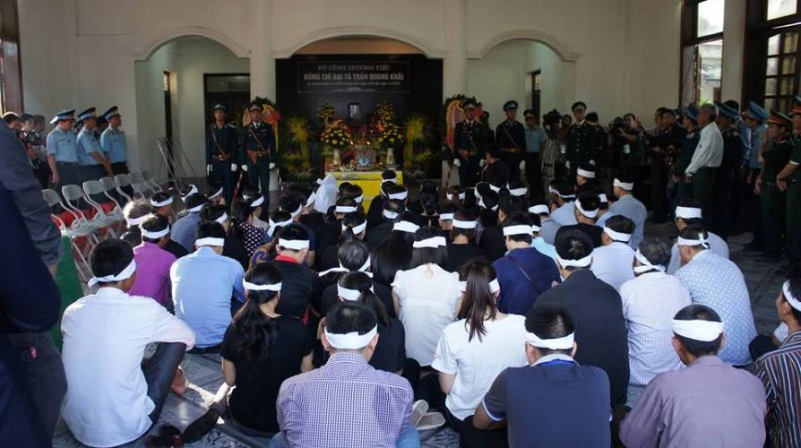 Lễ truy điệu Đại tá phi công Su-30 Trần Quang Khải: Đưa Anh về đất mẹ ảnh 24