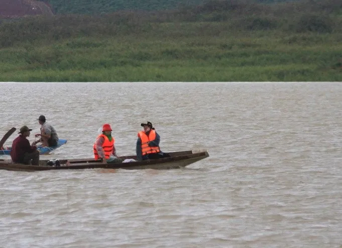 lật xuồng hồ đại ninh