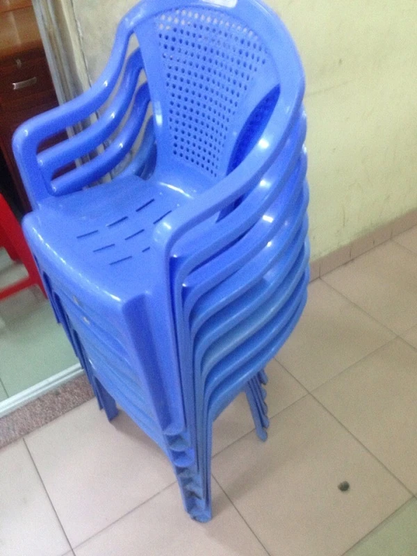 trộm ghế quán sinh tố