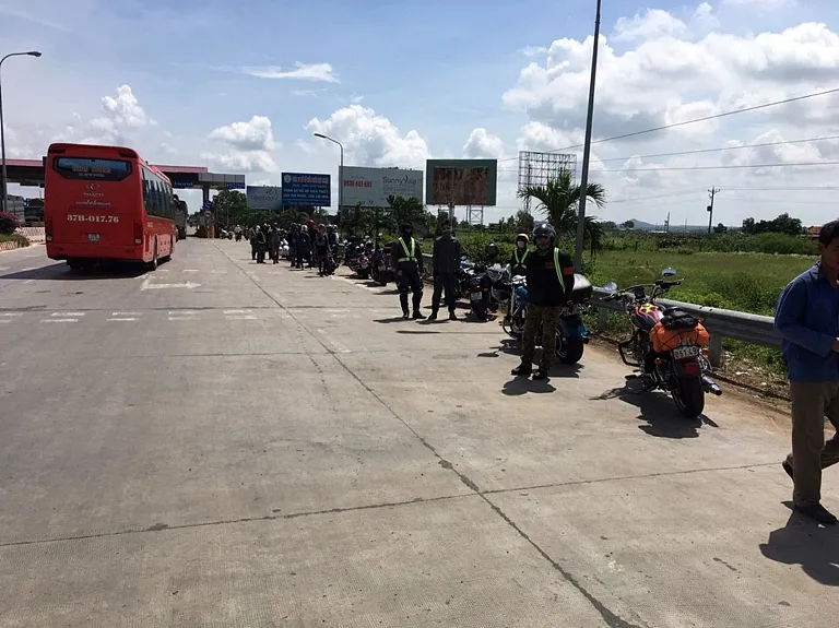 Mô tô ‘siêu khủng’ bị bắt giữ vì không có giấy tờ ảnh 1