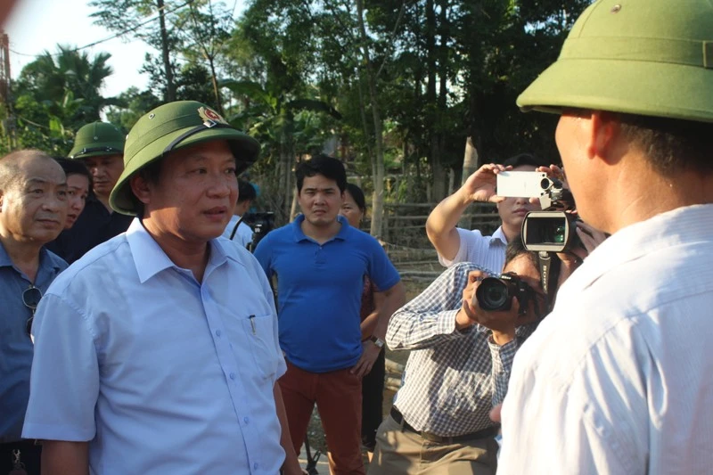 Bộ Thông tin-Truyền thông trao quà cứu trợ tại Hà Tĩnh ảnh 8