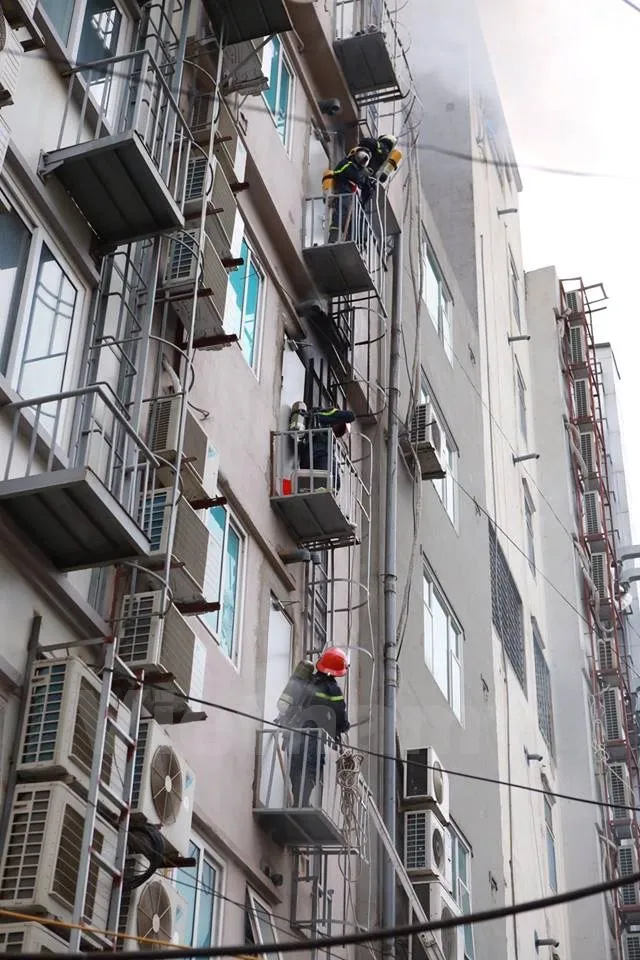 Cháy dữ dội quán karaoke: 'Cứu các bạn tôi với!' ảnh 16