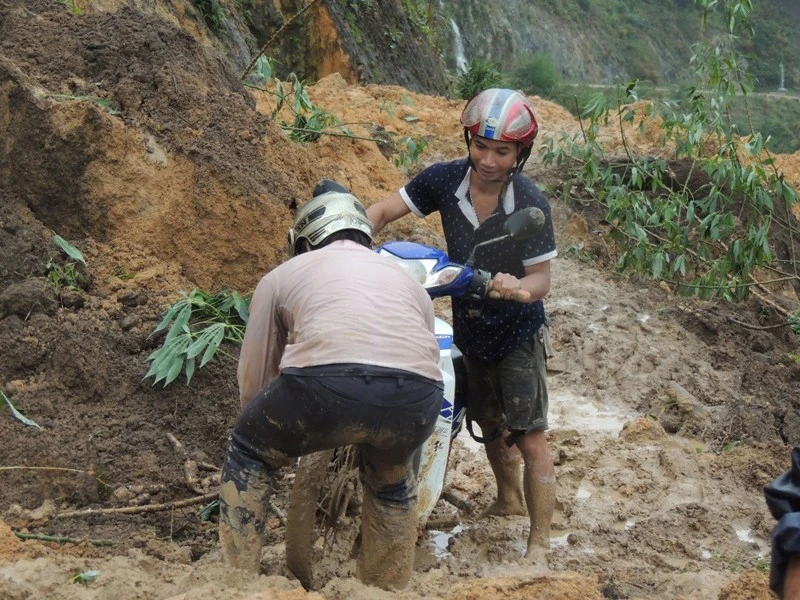 600 hộ dân ở Quảng Ngãi bị cô lập kéo dài ảnh 3
