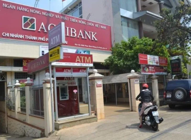 Vì sao 4 khách hàng Agribank bị mất tiền nhận bồi hoàn sau? ảnh 1