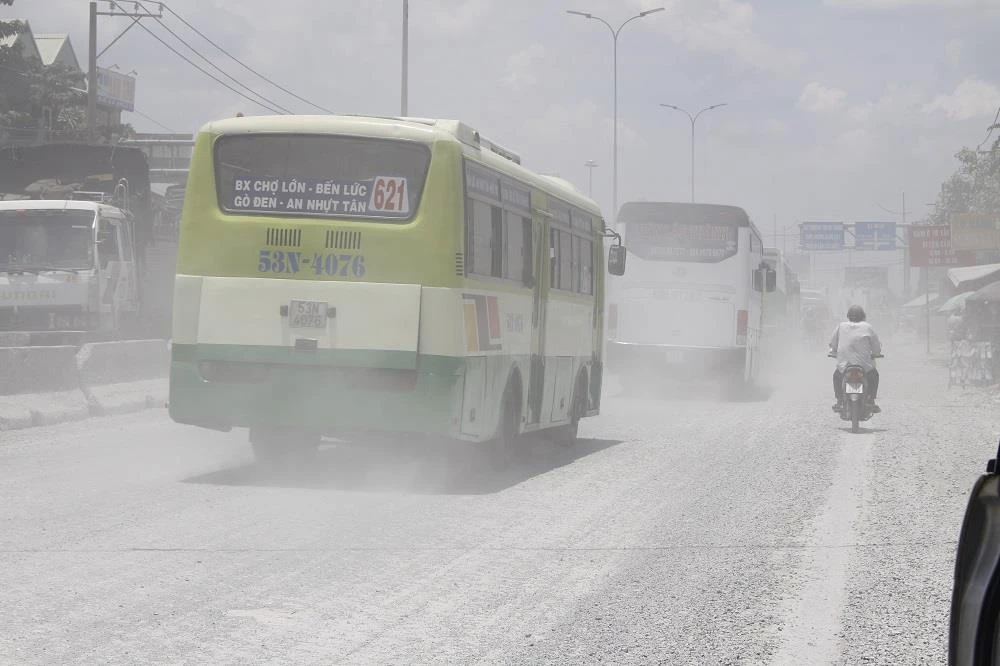 Dân quốc lộ 1A khóc ròng cảnh bụi đường mù mịt ảnh 11
