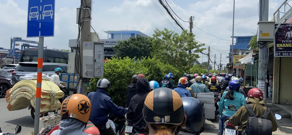 Kẹt cứng tại hàng loạt tuyến đường ở TP Thủ Đức ảnh 2