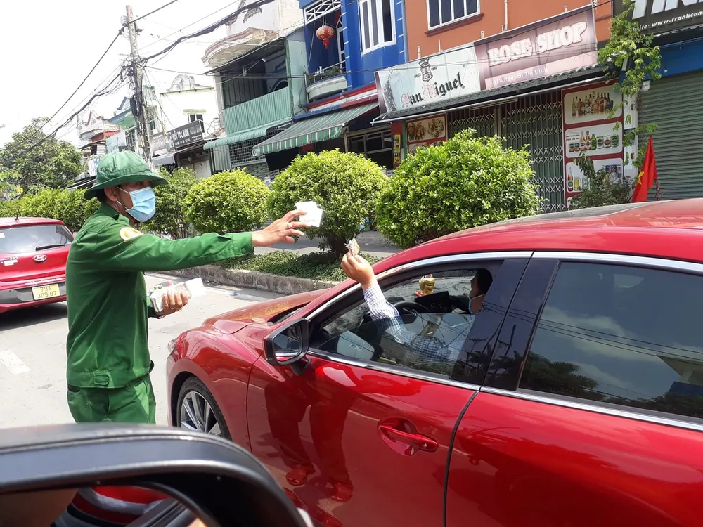 Kẹt xe tại phà Cát Lái: 3 tiếng nhích 1km ảnh 3