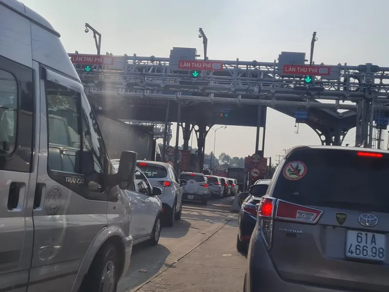 Kẹt xe tại phà Cát Lái: 3 tiếng nhích 1km ảnh 8