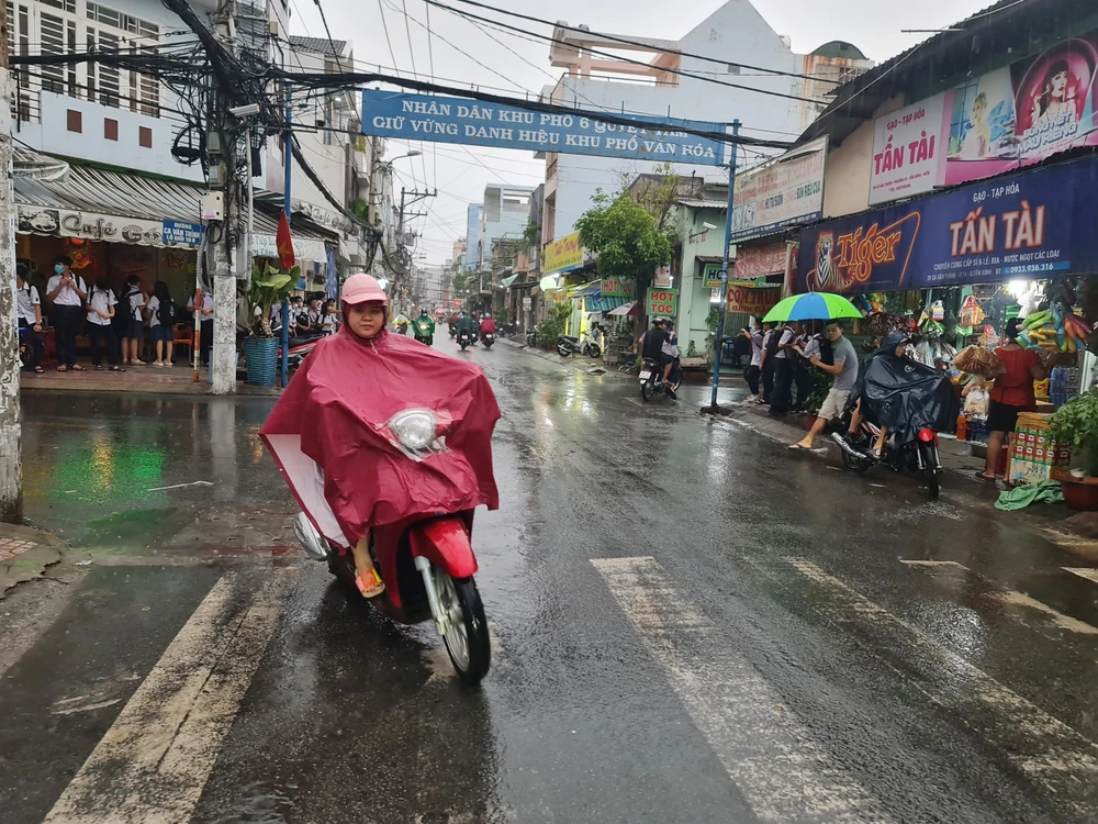 Khu vực quận Tân Bình có nơi mưa vừa, mưa to