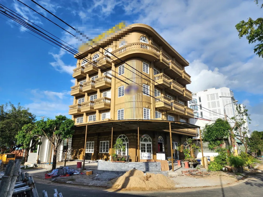 nhiều chủ sở hữu rao bán khách sạn hạng sang