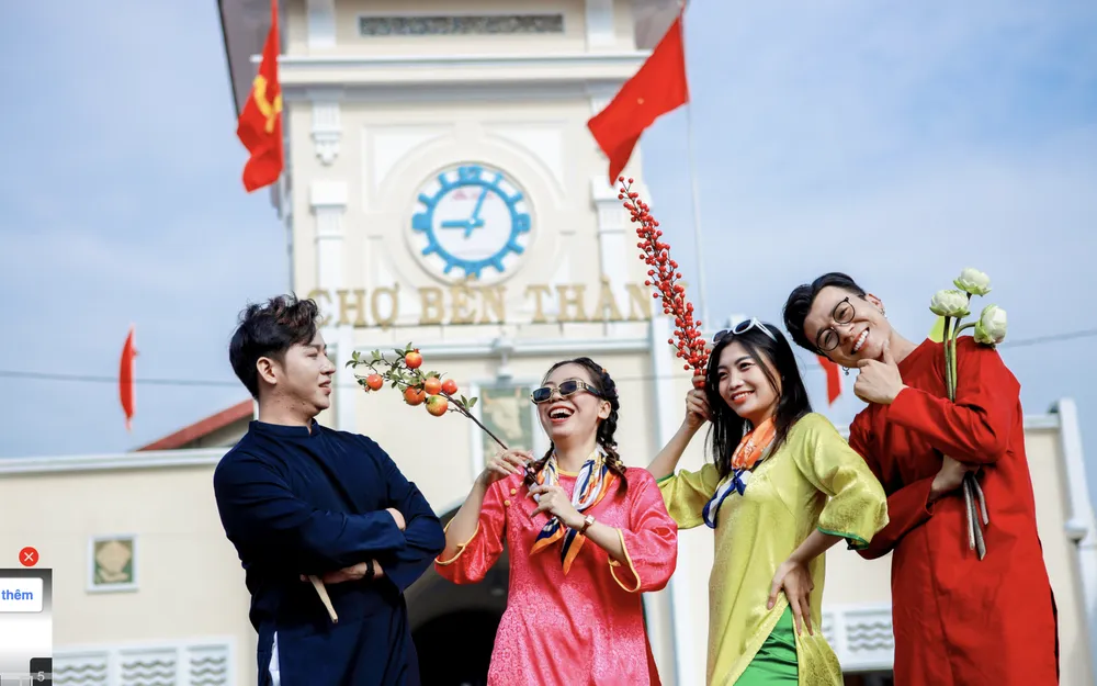UBND quận 1 sẽ tổ chức ngày hội văn hóa dân gian - Chủ đề: “Xuân gắn kết - Tết yêu thương" tại tiểu đảo trước chợ Bến Thành, quận 1. Ảnh: Nguyệt Nhi Quận 1 sẽ tổ chức chương trình Tết ở khu vực tiểu đảo trước chợ Bến Thành