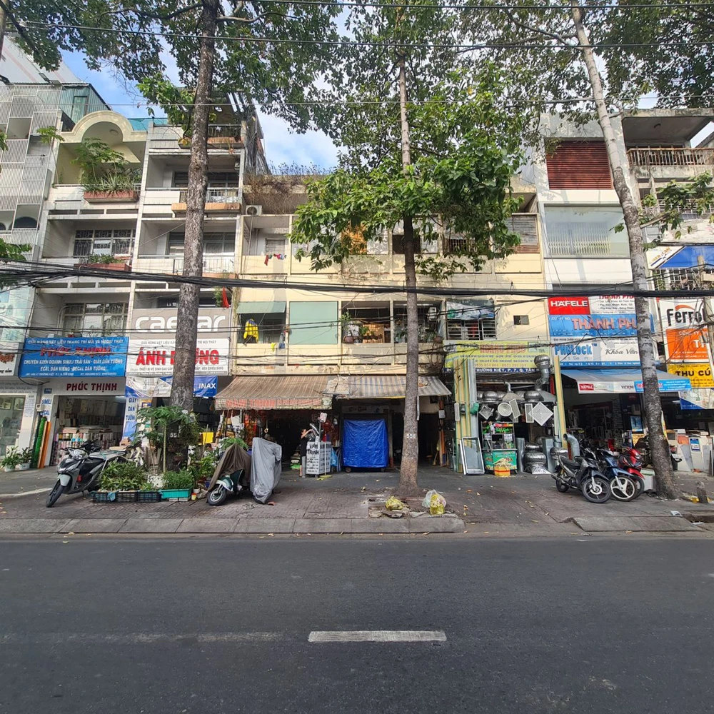 Chung cư đường Lý Thường Kiệt, quận Tân Bình. Ảnh: NGUYỄN CHÂU chung-cu-cu.jpg