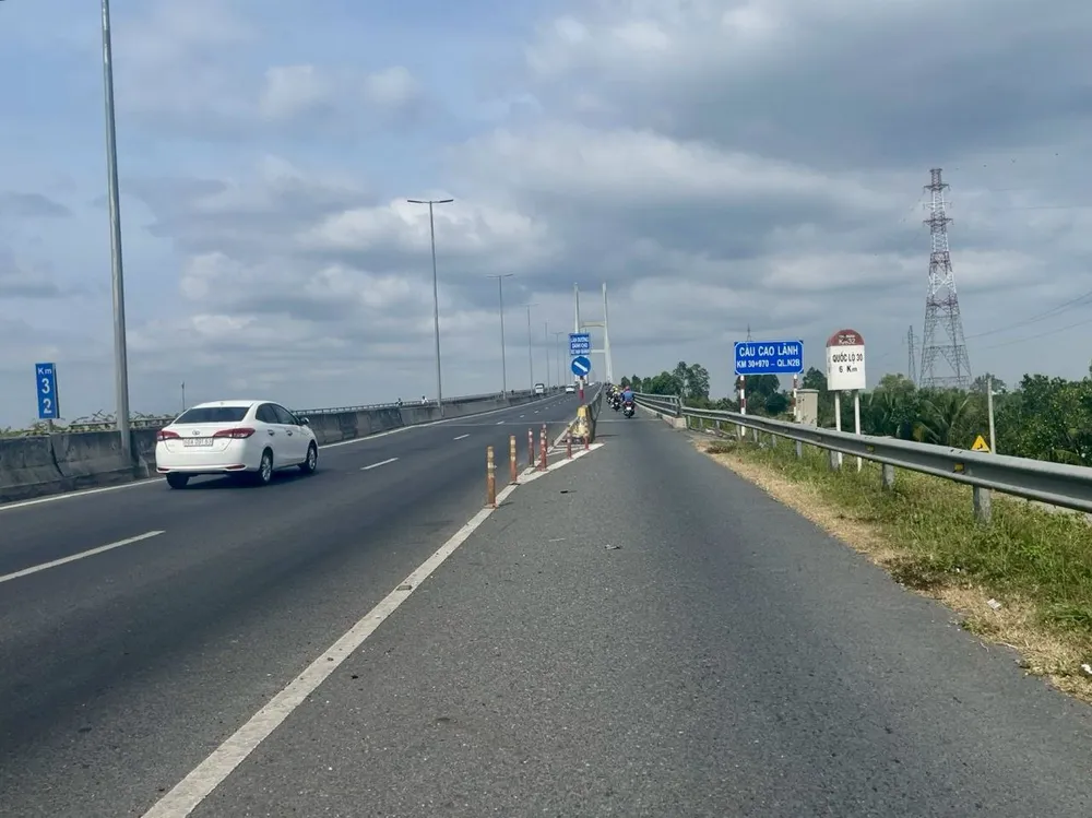 Cầu Cao Lãnh trên tuyến N2B (Cao Lãnh - Lộ Tẻ). Ảnh: CHÂU ANH cau-cao-lanh.jpg