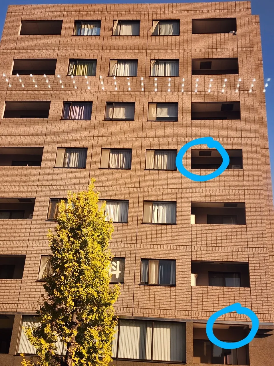 Một mô hình hay về xây dựng các thang tự động thoát hiểm tại vị trí ban công ở chung cư Hàn Quốc được KTS Thanh Truyền chia sẻ. Ảnh: KTS Thanh Truyền IMG_3615.jpeg
