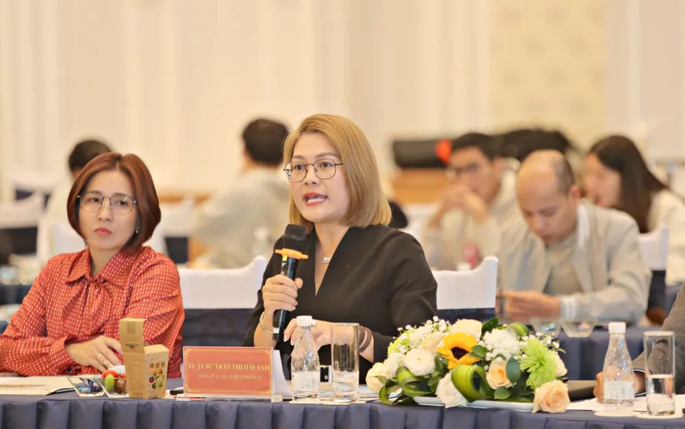 ThS-LS Trần Thị Hải Anh, Giám đốc công ty Luật An Bình Phương chia sẻ tại tọa đàm. Ảnh: TIẾN THÀNH nong-san-da-lat-haianh-2.jpg