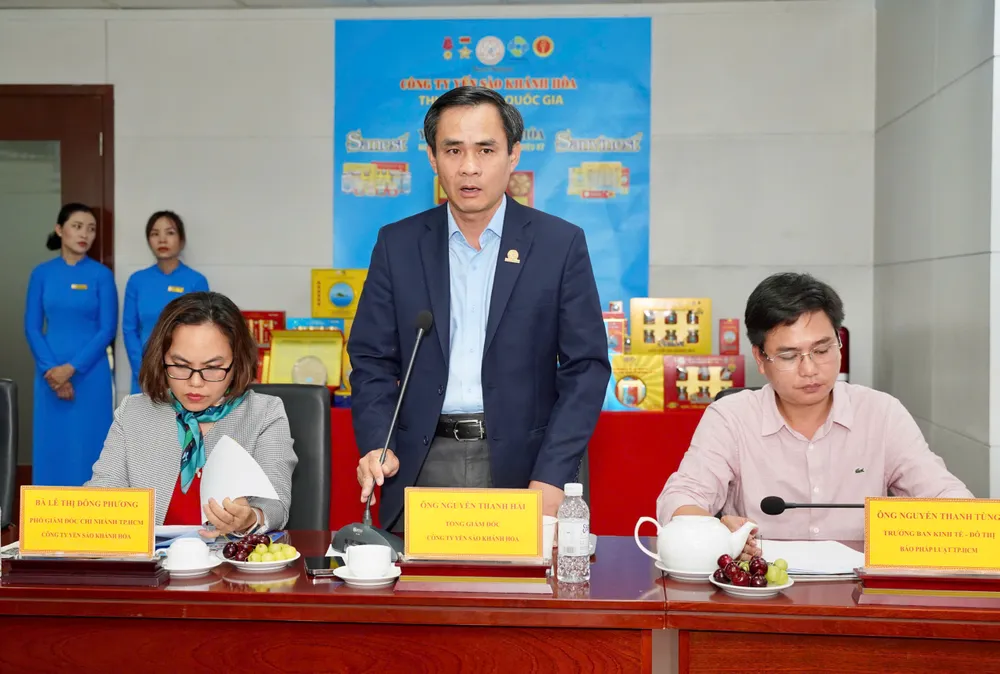 Ông Nguyễn Thanh Hải, Tổng Giám đốc Công ty Yến sào Khánh Hòa trao đổi thông tin tại tọa đàm. Ảnh: THUẬN VĂN