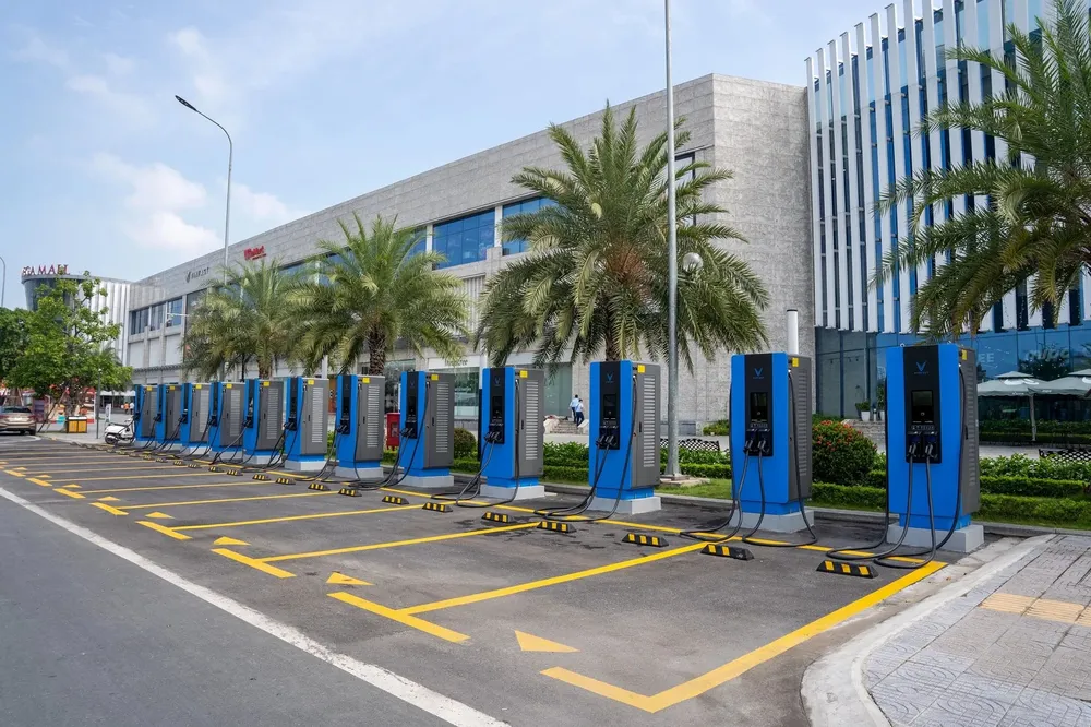 TP.HCM sẽ có nhiều trạm sạc điện tại đất ở, cây xăng,... trong thời gian tới. Ảnh minh họa: ĐT tram-sac-dien.jpg
