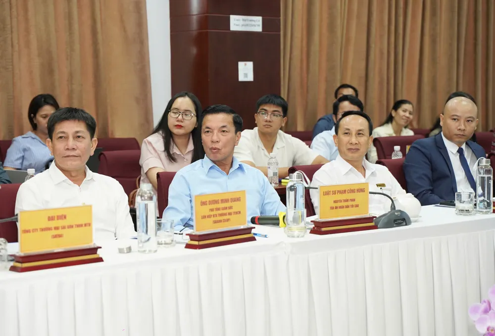 Các đại biểu lắng nghe phần tham luận của chuyên gia. Ảnh: T.VĂN