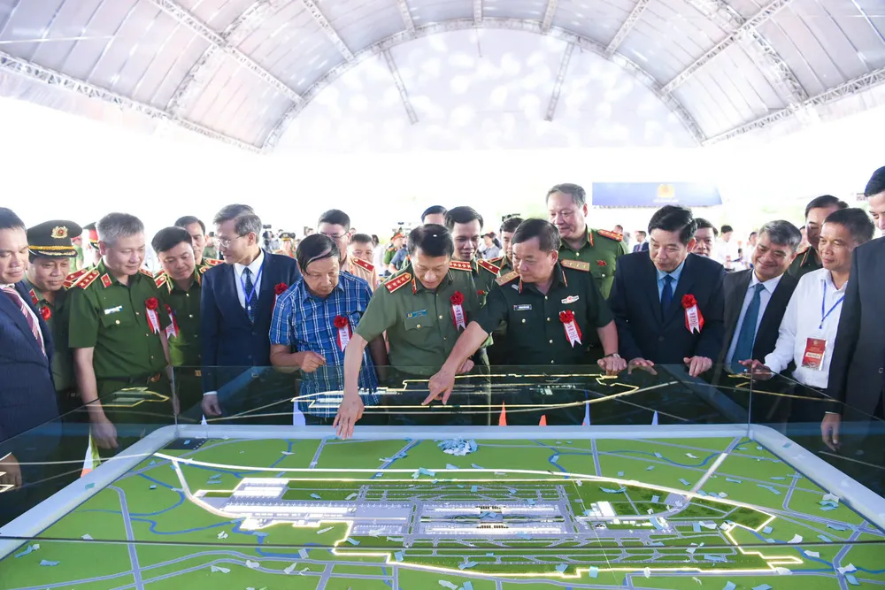 san bay Gia Binh.jpg