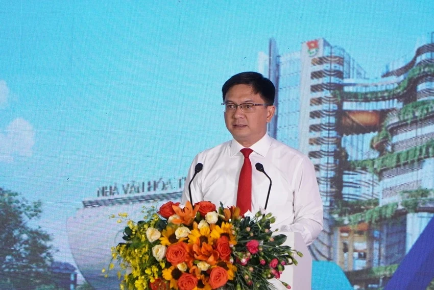 Phó Chủ tịch UBND TP.HCM Nguyễn Mạnh Cường phát biểu tại lễ khởi công. Ảnh: THANH THÙY