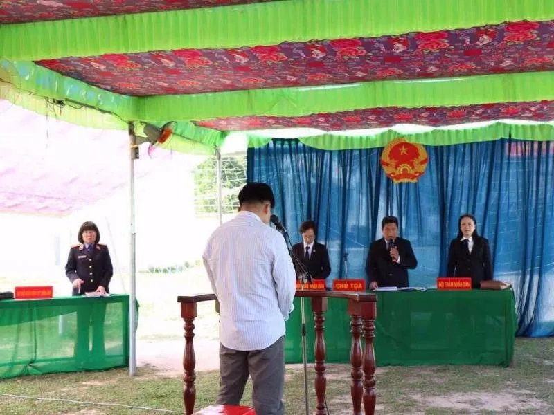 Phiên toà lưu động xử người chống người thi hành công vụ Nguyễn Quang Khải sáng 10-2.