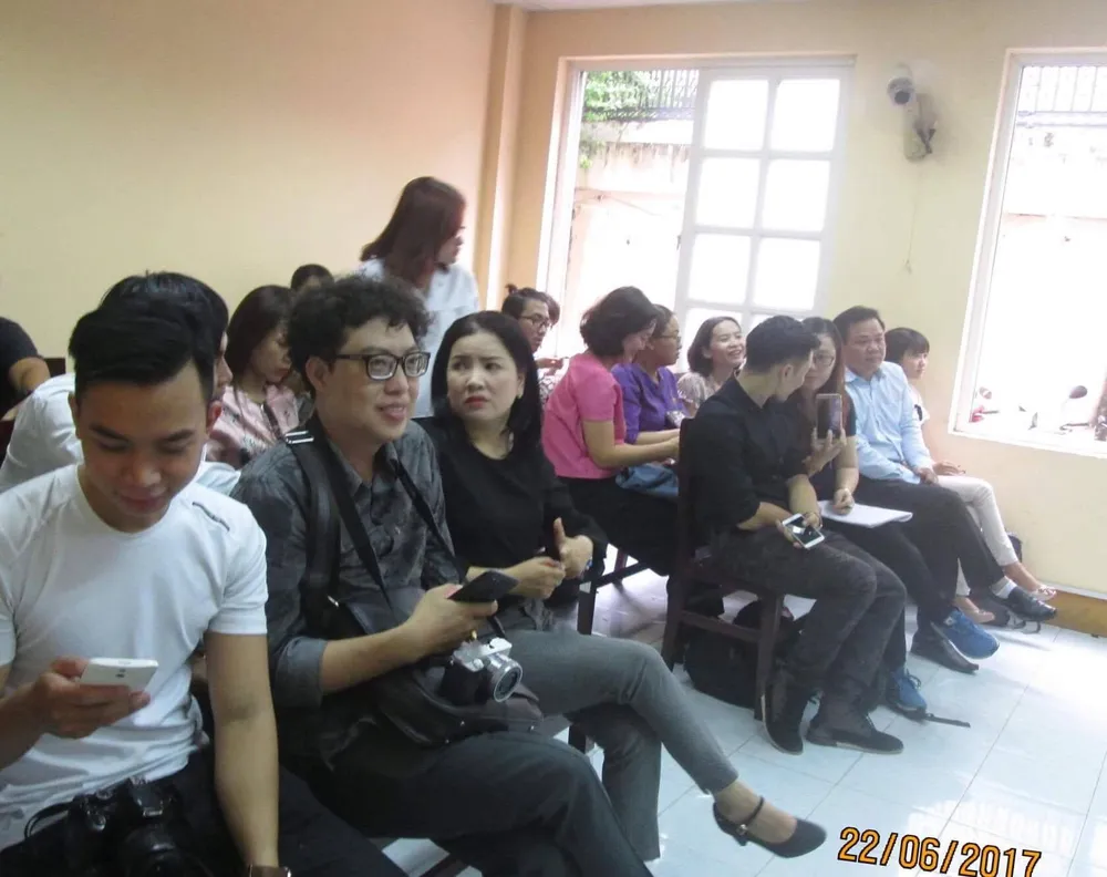 Phiên xử vụ kiện của diễn viên Ngọc Trinh bị hoãn ảnh 1