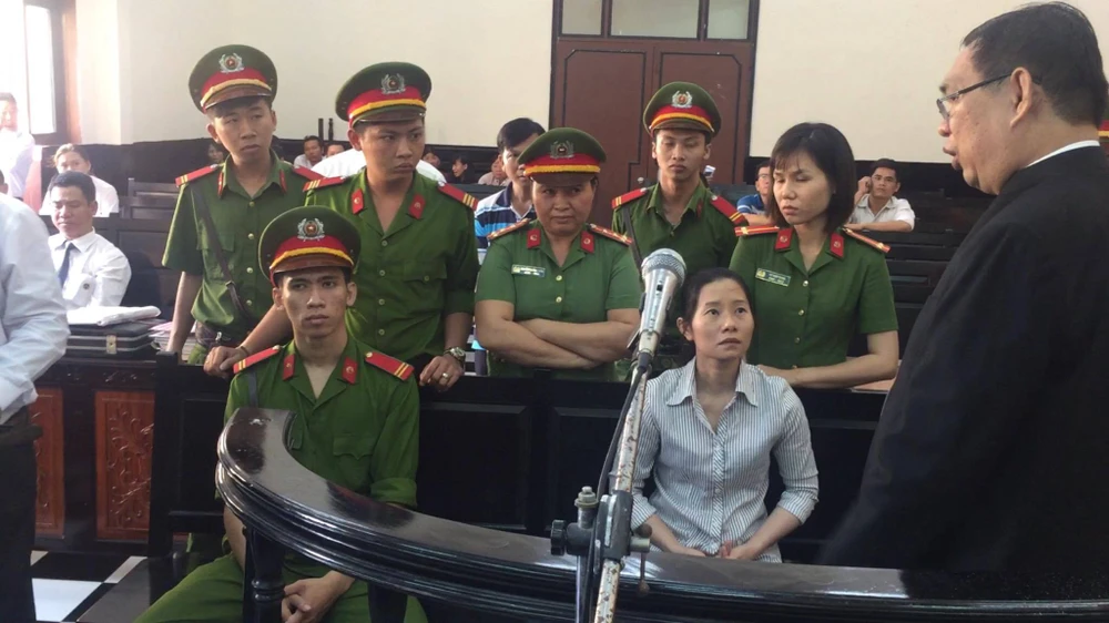  Xét xử bị cáo có 34 luật sư bào chữa miễn phí ảnh 2