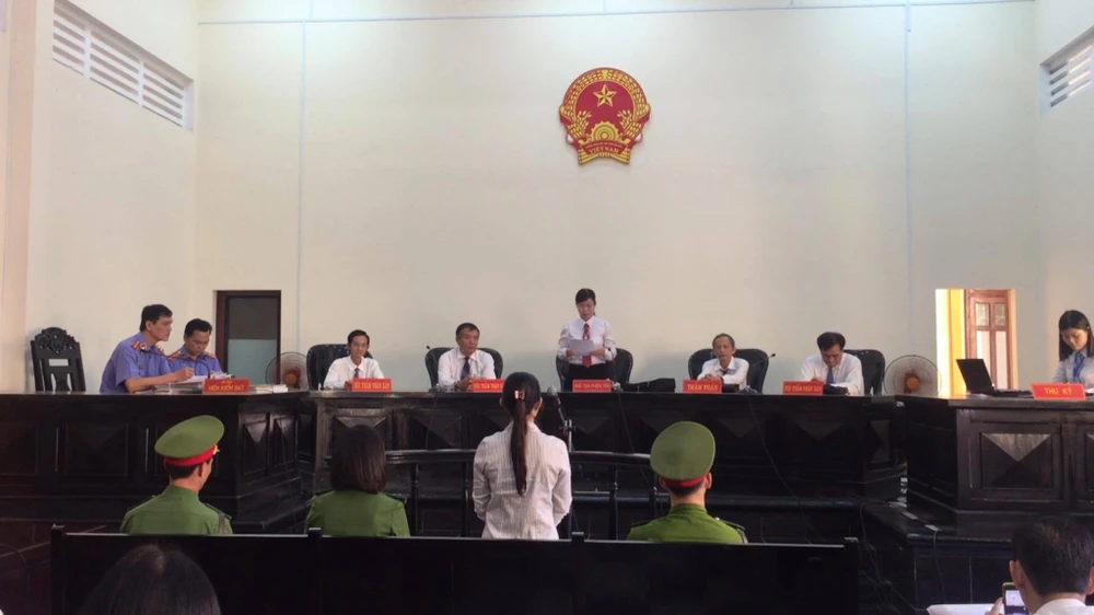  Xét xử bị cáo có 34 luật sư bào chữa miễn phí ảnh 1