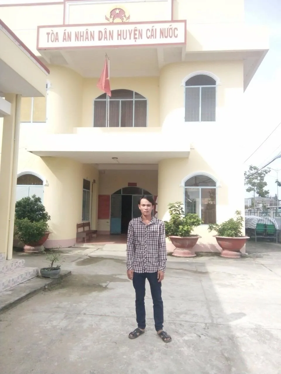 VKS phải bồi thường 132 triệu vụ Chiếc áo đỏ oan nghiệt