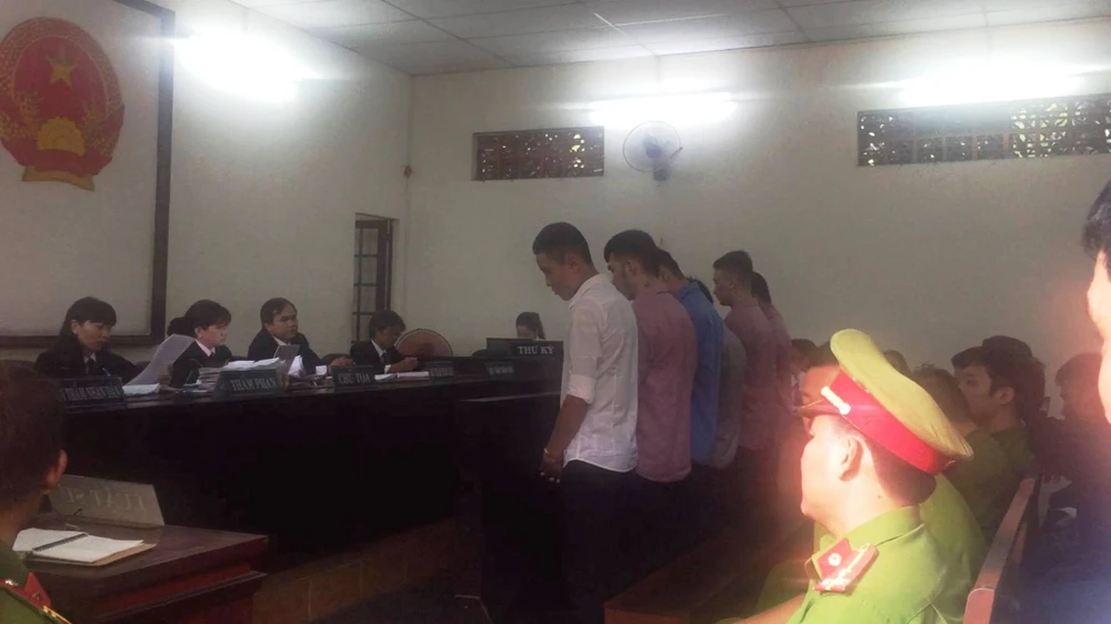 Tòa kiến nghị xem lại án của mình vì nghi lọt tội