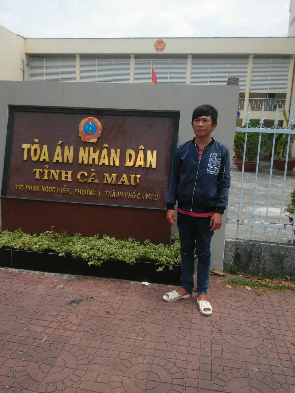  Vẫn chưa xin lỗi oan vụ 'chiếc áo đỏ oan nghiệt' ảnh 1