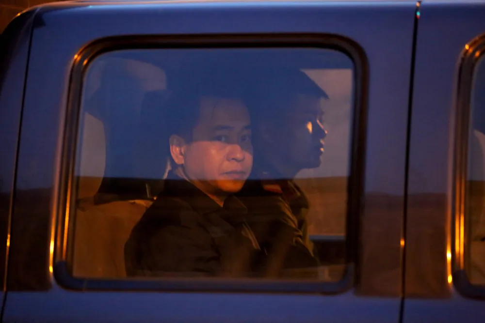 Ánh mắt Vũ 'nhôm' sau phiên tòa chiều muộn ảnh 4