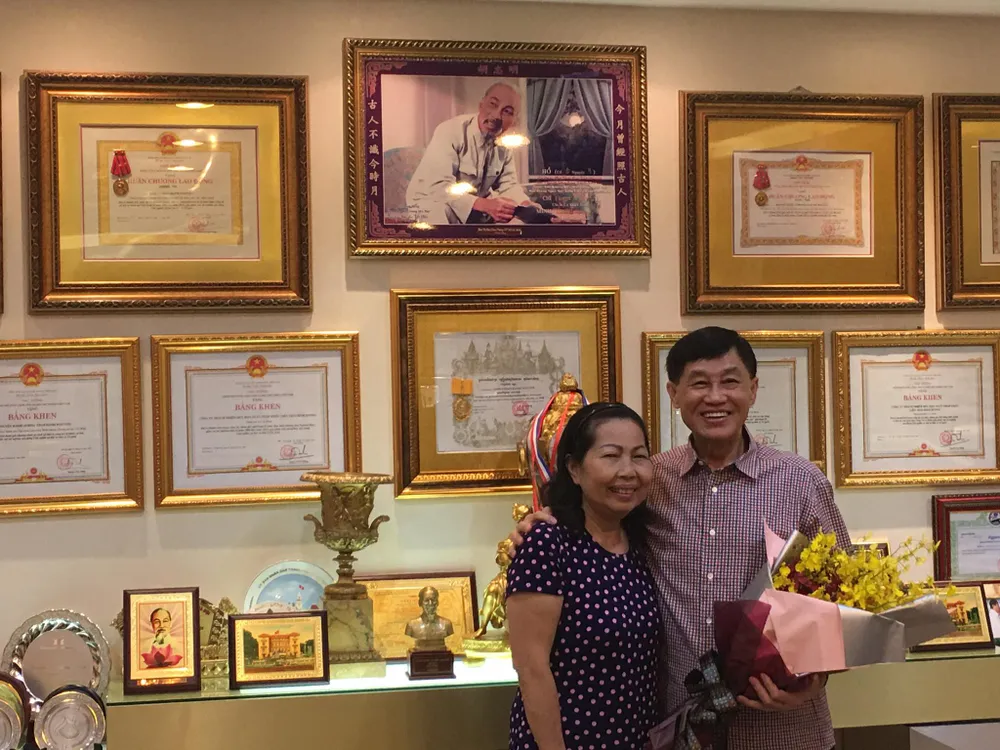 Tỉ phú Johnathan Hạnh Nguyễn tặng 500 triệu cho Hội Trẻ em TP ảnh 2