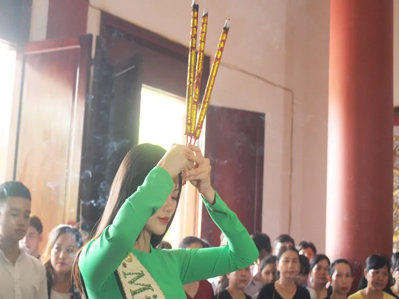 Hoa hậu Phương Khánh về thăm quê nhà Bến Tre ảnh 7 Hoa hậu Phương Khánh về thăm quê nhà Bến Tre ảnh 7