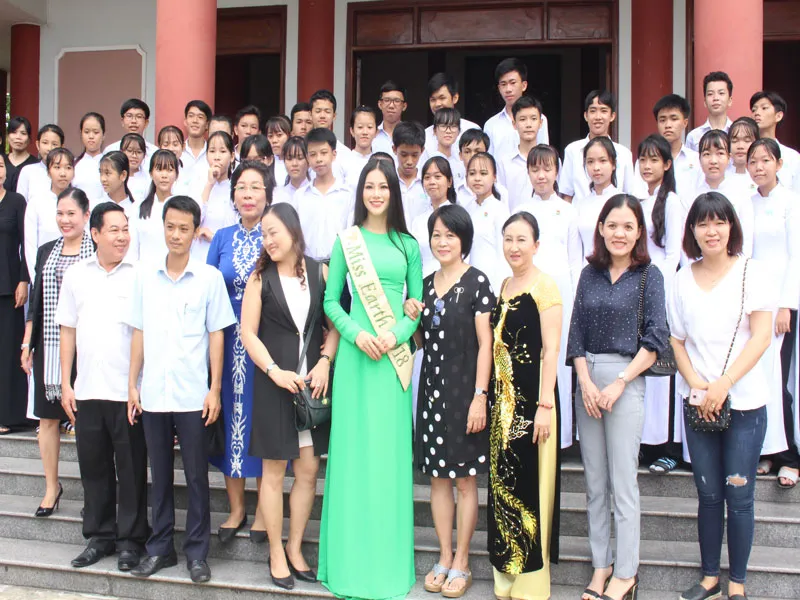 Hoa hậu Phương Khánh về thăm quê nhà Bến Tre ảnh 12 Hoa hậu Phương Khánh về thăm quê nhà Bến Tre ảnh 12
