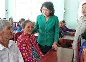 Phó Chủ tịch nước Võ Thị Ánh Xuân thăm, tặng quà tại Tiền Giang ảnh 4 Phó Chủ tịch nước thăm gia đình chính sách ở Vĩnh Long