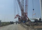Buộc ngưng thi công đường dây điện gió cắt ngang luồng tàu cửa sông Hàm Luông ảnh 2 Xung đột căng thẳng dưới chân điện gió Vĩnh Châu