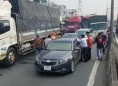 Va chạm giữa xe bồn và xe máy, 1 phụ nữ tử vong ảnh 2 5 xe tông liên hoàn trên quốc lộ, nhiều người hoảng loạn