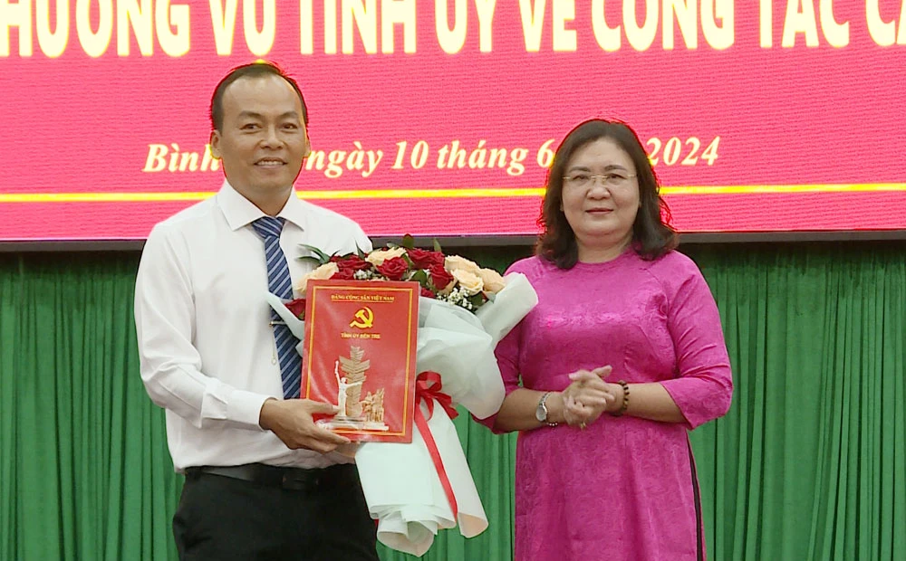 Ông Nguyễn Văn Lớn được luân chuyển làm Bí thư huyện ủy Bình Đại, tỉnh Bến Tre. (Ảnh: Bentre.gov.vn) Bí thư huyện ủy Bình Đại