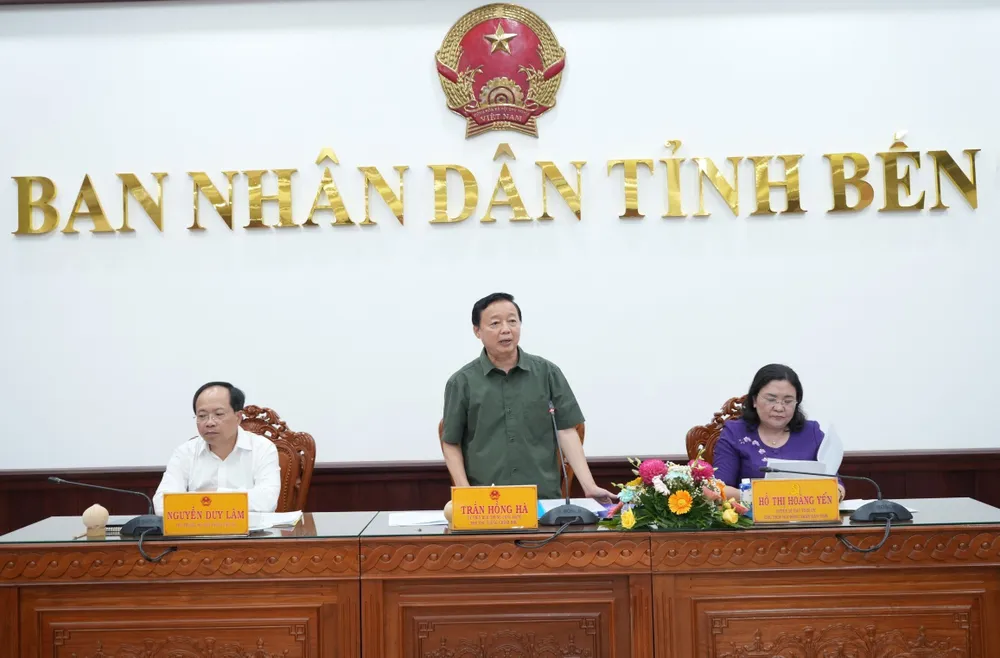Phó Thủ tướng Trần Hồng Hà chủ trì buổi làm việc tìm nguồn cung cấp cát cho các dự án trọng điểm phía Nam. Không để thiếu cát cung cấp cát cho các dự án trọng điểm phía Nam, thi công kéo dài làm tăng tổng mức đầu tư dự án