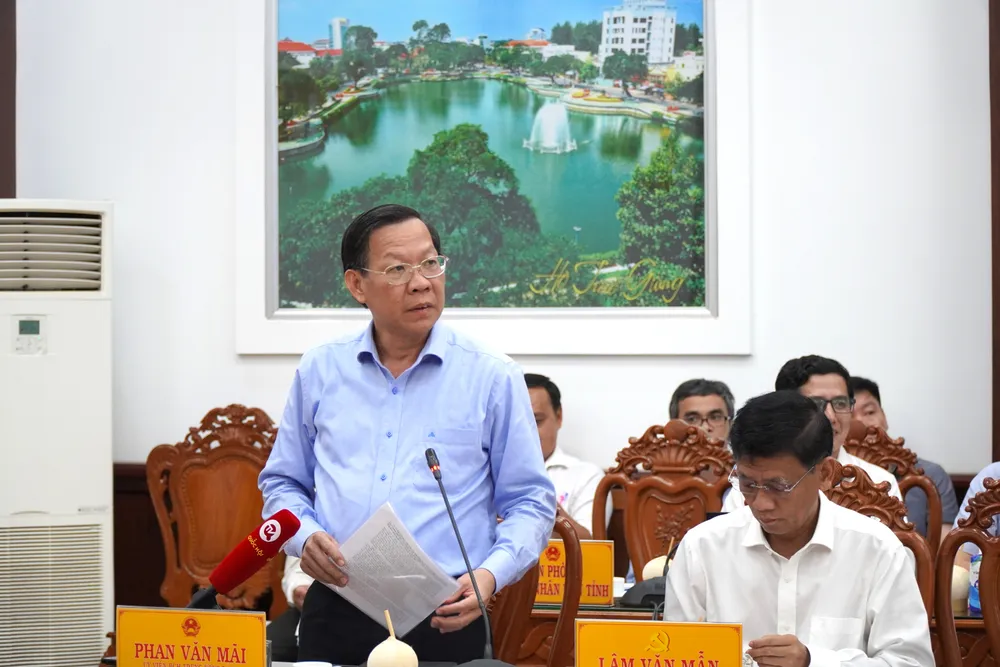 Ông Phan Văn Mãi- Chủ tịch UBND TP HCM kiến nghị các địa phương hỗ trợ nguồn cát cho dự án đường Vành đai 3- TP HCM Thieu-cat-du-an-phia-Nam (5).JPG